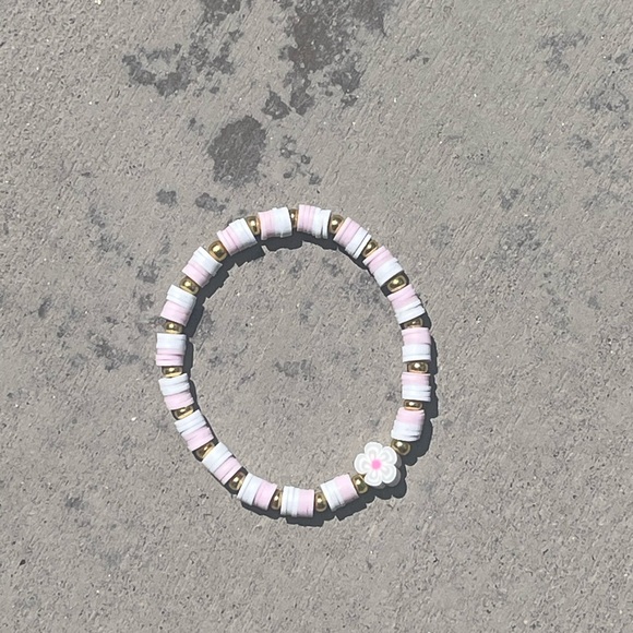 Pink and white flower bracelet - Picture 1 of 1